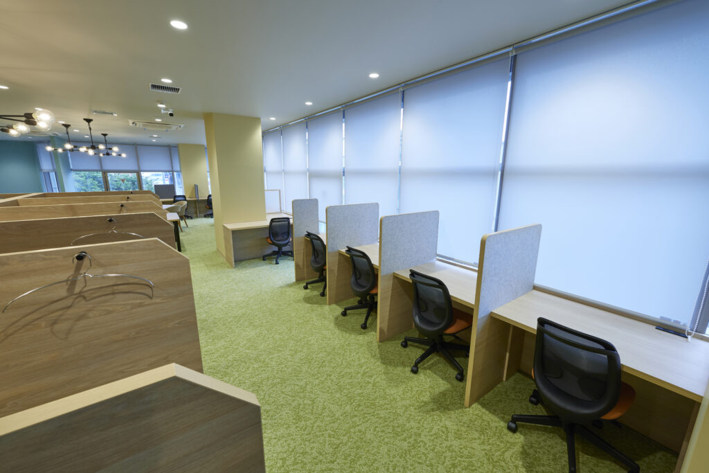 窓際席 - Share Nest 仙川 窓際席